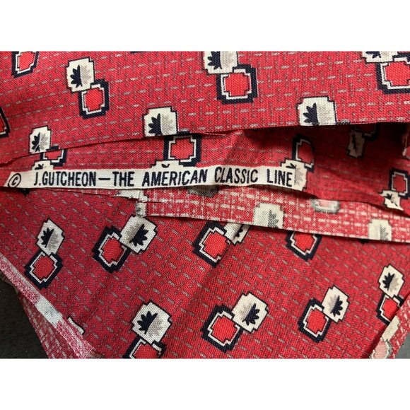 Vintage J. Gutcheon The American Classic Line Red 34"x42" Fabric with Geometric - Picture 3 of 4